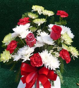 42b. Valentine&#39;s Day Red and White Bouquet